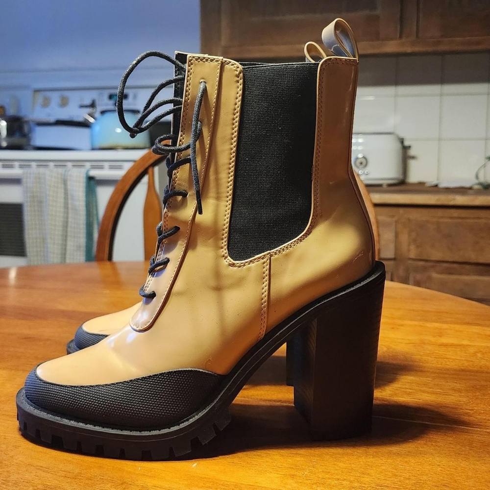 Heeled boots